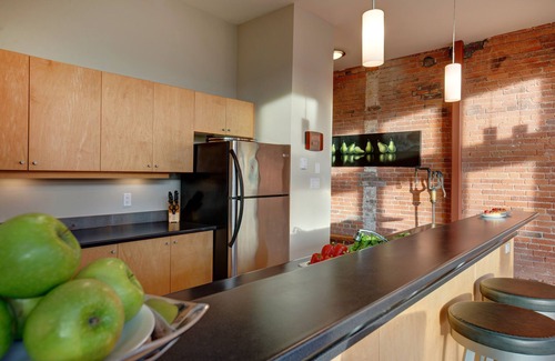 Downtown Victoria Condo | Awarehouse Loft in Historical DowntownnEnjoy a True Canadian Snowbird Experience
