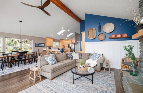 Arch Cape House | Away At Last by AvantStay | Gorgeous Beach House, Steps to the Beach