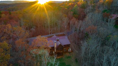 Mineral Bluff House | Awe-Inspiring Mountain View - Luxury Cabin with Epic Mountain Views, Hot Tub, Movie Room, Game Room, Library and More