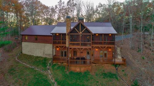 Mineral Bluff House | Awe-Inspiring Mountain View - Luxury Cabin with Epic Mountain Views, Hot Tub, Movie Room, Game Room, Library and More