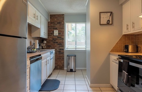 Fort Smith House | Awesome 2-bedroom townhome in Fort Smith with AC, WiFi and 2 parking spots.
