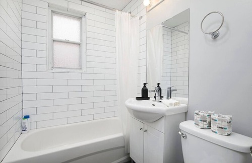 Cote-Des-Neiges—Notre-Dame-De-Grace Apartment | Awesome 2BR in Montreal