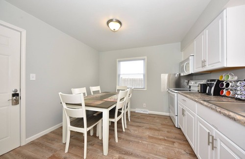 West Allis House | Awesome 3 Bedroom Lower - New Remodel