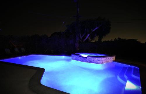 Orange House | Awesome 5 bedroom 3 bath pool home with in-ground jacuzzi