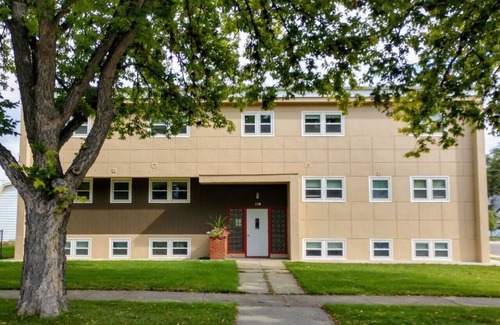 Miles City Apartment | Awesome Abode with a Garage!