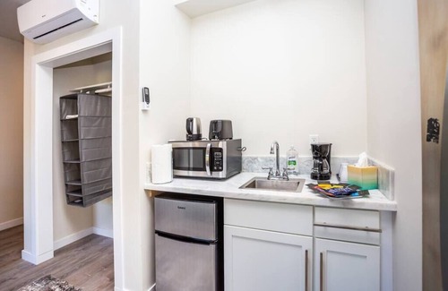 Bankers Hill Apartment | Awesome Balboa Park View with Huge Balcony in SD
