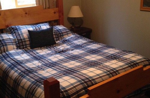 Wellston Cabin | AWESOME CABIN CLOSE TO BEACHES, CASINO, CANOEING, AND HIKING!!