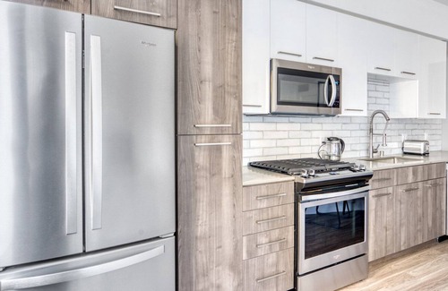 Fremont Apartment | Awesome Fremont Studio w/ Gym & Pool, 5 mins to Tesla, by Blueground