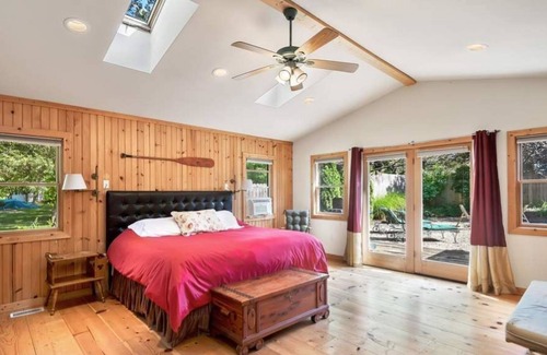 Harbert Cottage | Awesome Harbor Country Cottage with Hot Tub - Close To Everything!