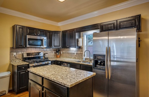 Government Hill House | Awesome home 5 minutes from the Pearl!