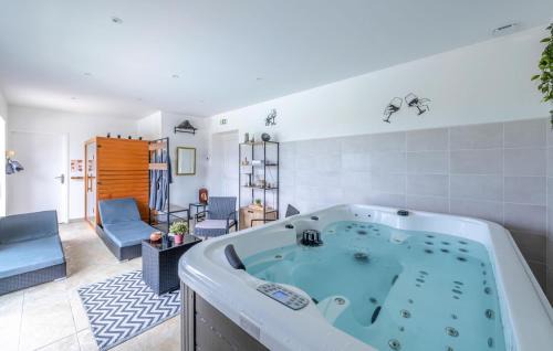 Belves-de-Castillon House | Awesome Home In Belves-De-Castillon