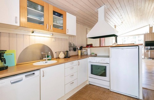 Oster Somarken House | Awesome home in Aakirkeby with kitchen