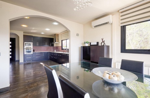 Vora-Sitges House | Awesome home in Canyelles with kitchen