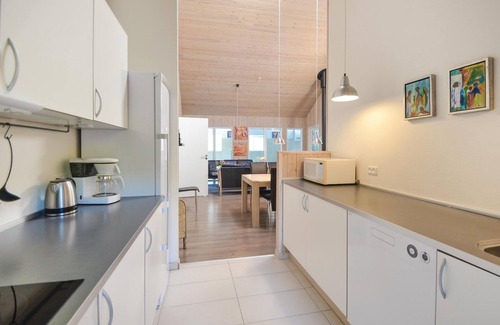 Vibæk Strand House | Awesome home in Ebeltoft with WiFi