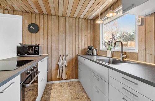 Øer Strand House | Awesome home in Ebeltoft with sauna