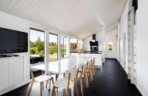 Ebeltoft House | Awesome Home In Ebeltoft With 3 Bedrooms, Internet And Sauna
