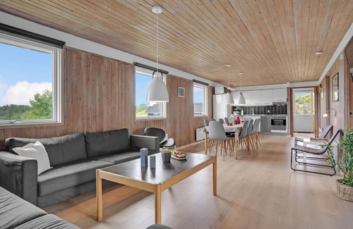Bønnerup Strand House | Awesome home in Glesborg with WiFi