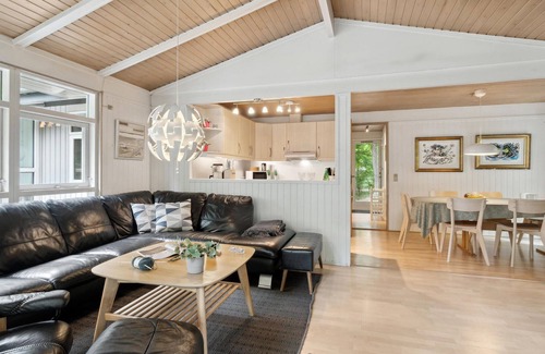 Fjellerup House | Awesome home in Glesborg with WiFi