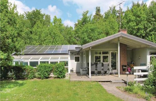 Fjellerup House | Awesome Home In Glesborg With Wifi