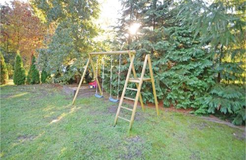 Fjellerup House | Awesome Home In Glesborg With Wifi