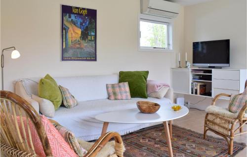 Udsholt House | Awesome Home In Græsted With Wifi