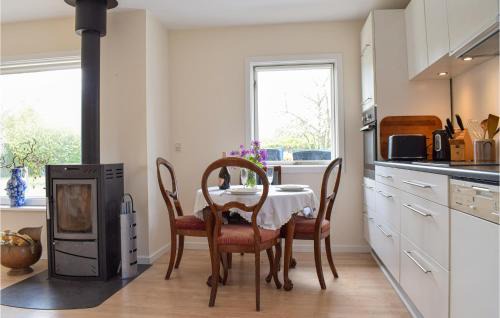 Udsholt House | Awesome Home In Græsted With Wifi