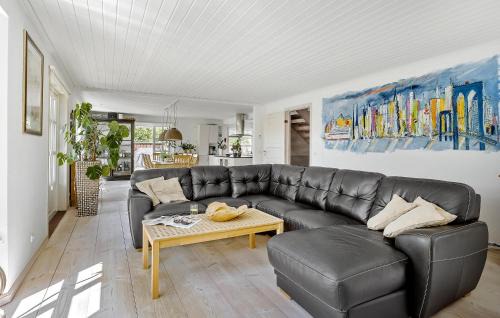 Odde House | Awesome Home In Hadsund With Wifi