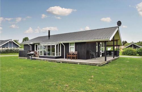 Pøt Strandby House | Awesome Home In Juelsminde With Kitchen