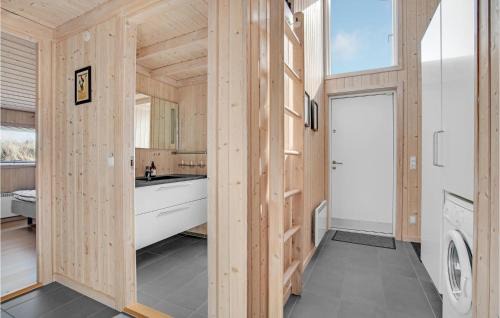 Grønhøj House | Awesome Home In Løkken With Kitchen