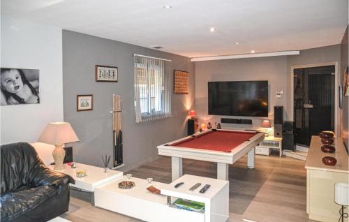 Nebian House | Awesome Home In Nebian