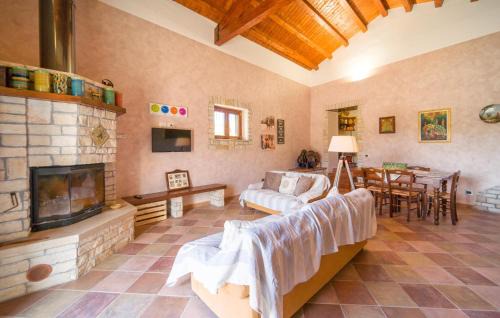 Palazzo Adriano House | Awesome Home In Palazzo Adriano
