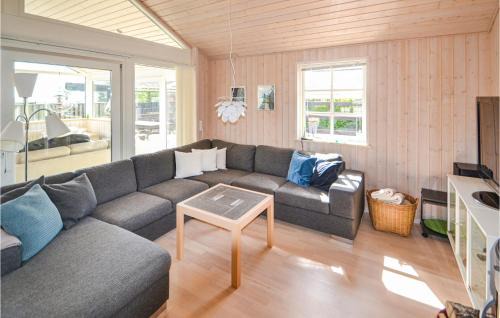 Ronde House | Awesome Home In Rønde With Kitchen