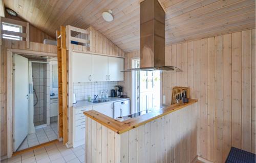 Ronde House | Awesome Home In Rønde With Kitchen