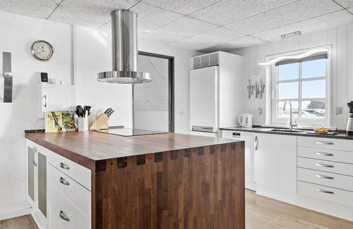 Nørre Lyngvig House | Awesome home in Ringkøbing with sauna
