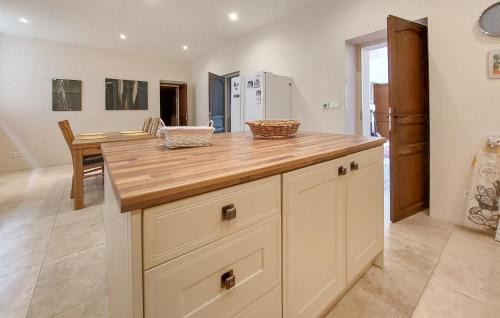 Saint-Simon House | Awesome Home In Saint-Simon With Wifi
