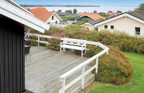Grønninghoved Strand House | Awesome home in Sjølund with WiFi
