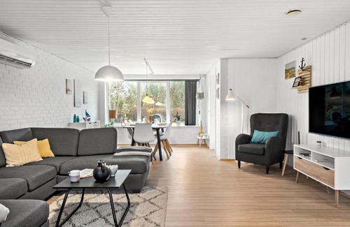 Sønder Nissum House | Awesome Home In Ulfborg With Kitchen