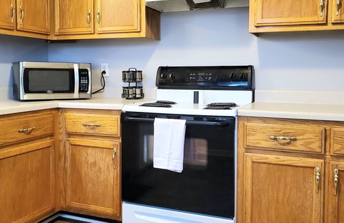 Clarksville House | Awesome House Just 2 Min From Ft Campbell!