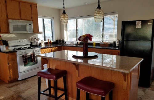 Three Rivers House | Awesome house & Kaweah River access and 5 miles to Sequoia Park