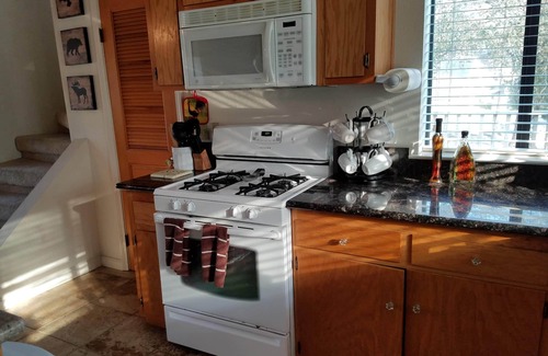 Three Rivers House | Awesome house & Kaweah River access and 5 miles to Sequoia Park