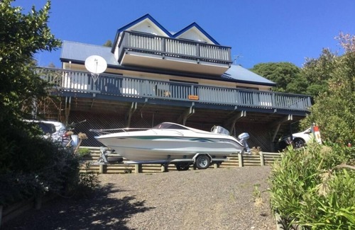 Akaroa House | Awesome House , Warm and Sunny Holiday Home , Large Parking area for 2 Boats.