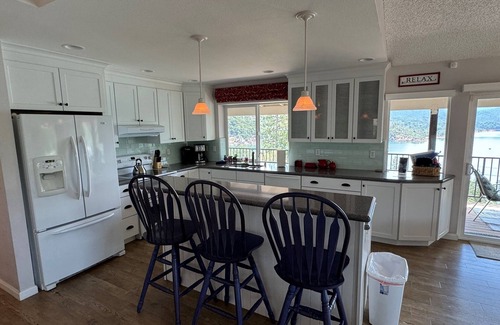 Lakehead House | Awesome Lakeview Home, 4 Bedrooms, 3 Bath - Shasta Lakeshore Retreat #18
