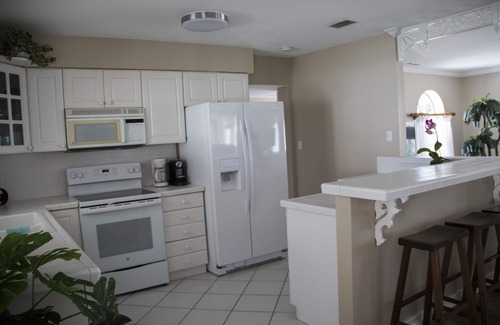 Jupiter House | AWESOME LOCATION, HUGE FENCED YARD, INTRACOASTAL VIEW, 5STAR REVIEW, ISLAND DECO