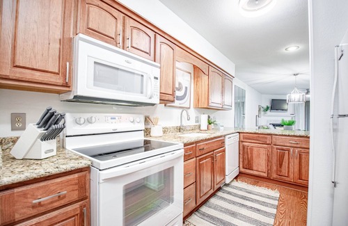 Table Rock Condo | AWESOME NEWLY UPDATED IN GATED PT ROYALE. 1ST FL 2 BR 2 BA CONDO. GOLF DISCOUNT