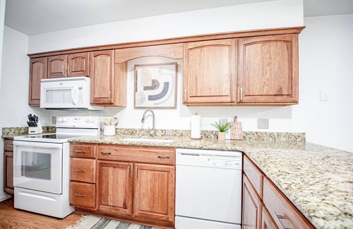 Table Rock Condo | AWESOME NEWLY UPDATED IN GATED PT ROYALE. 1ST FL 2 BR 2 BA CONDO. GOLF DISCOUNT