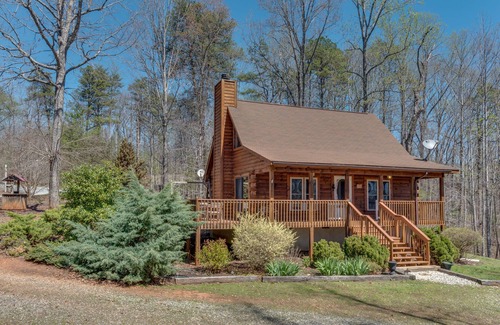 Rutherfordton Cabin | AWESOME Pet Friendly Cabin - 7 Minutes To Tryon International - Sleeps 5