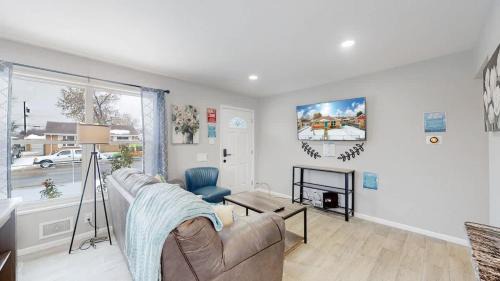 Twin Lakes House | Awesome Two Bedroom Family Upper Unit in Denver