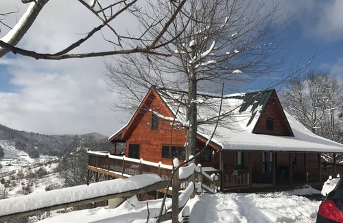 Fleetwood House | AWESOME View 2500 sqft decks 8 person Spa mins to Blue Ridge Pkway & New River