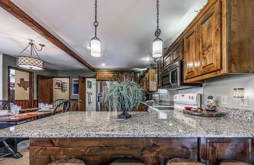 Ruidoso Cabin | Awesome View with hot tub and Pet Friendly.