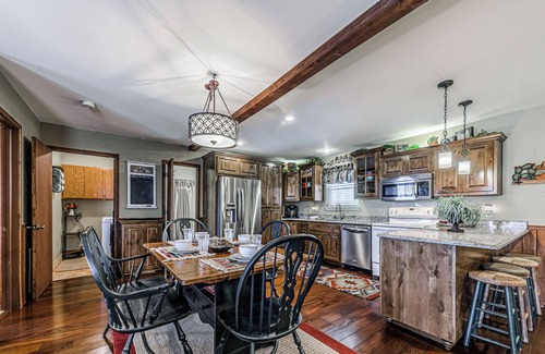 Ruidoso Cabin | Awesome View with hot tub and Pet Friendly.